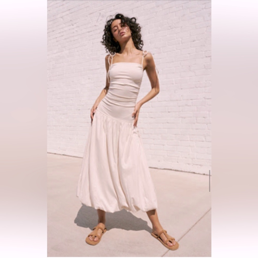 Free People NWT Liza Drop-Waist Midi
Color: Barnacle Island
Size: M